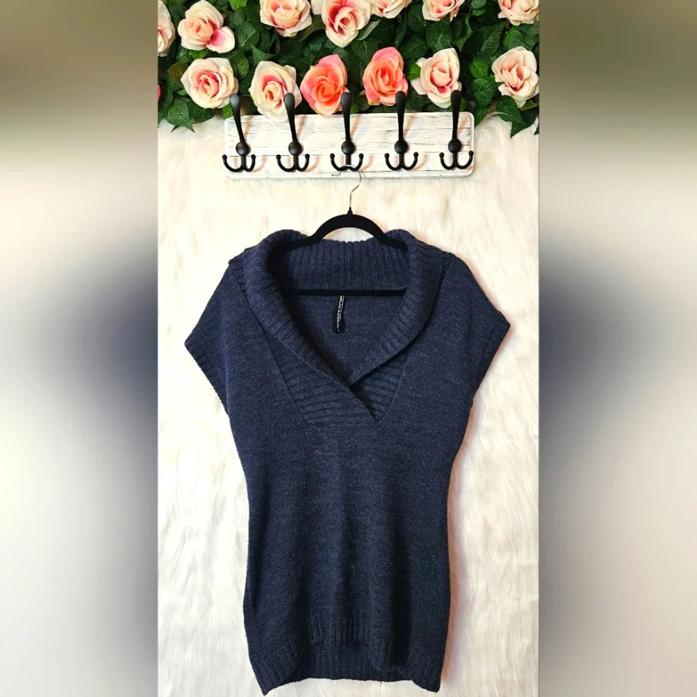 Razzle Dazzle Classic Short Sleeve Knit Tunic (NWOT)